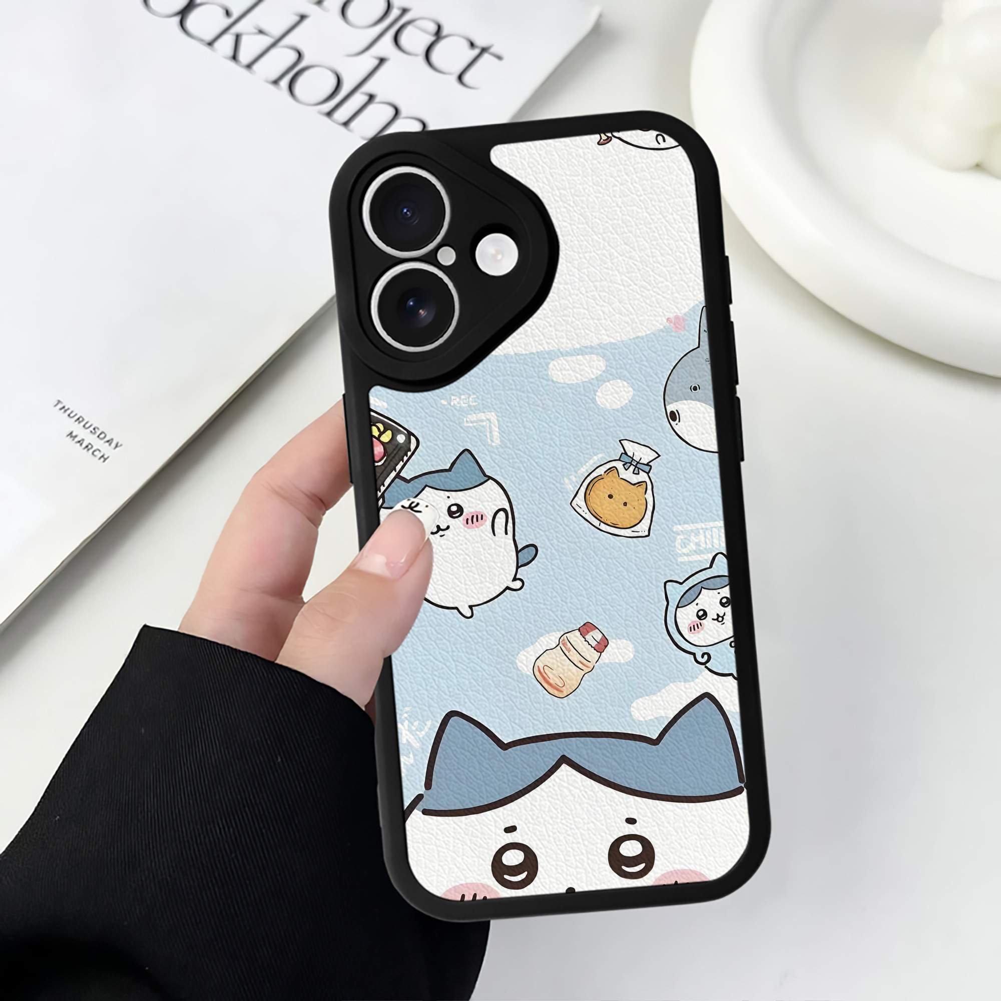 （画像用） ちいかわ Chii-kawa 【iPhone 16シリーズ対応】シリコンスマホケース（レザー調） 材質：シリコン